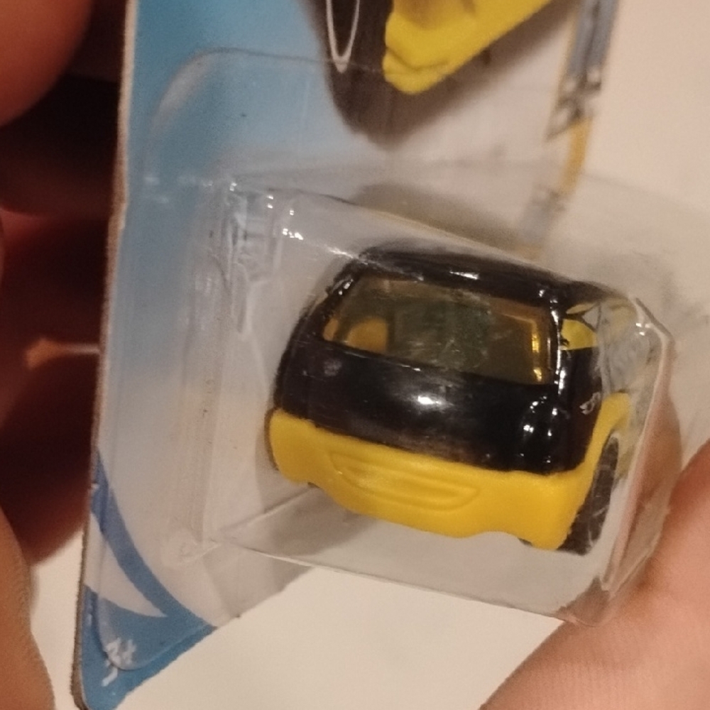 Mattel Hot Wheels Yellow and Black Checkmate Car - Picture 6 of 9